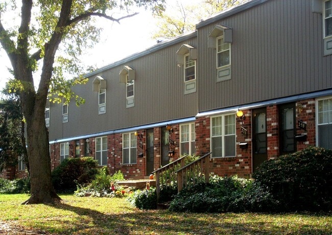 Photo - Chez Paree Apartments and Townhomes