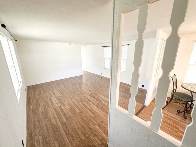 Photo - "Cozy 2-Bedroom Retreat in Haines City - P...
