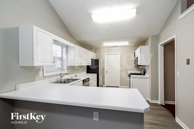 Photo - 695 Avalon Forest Dr NW