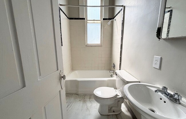 Photo - 3300 Jefferson Ave Unit 3300-05