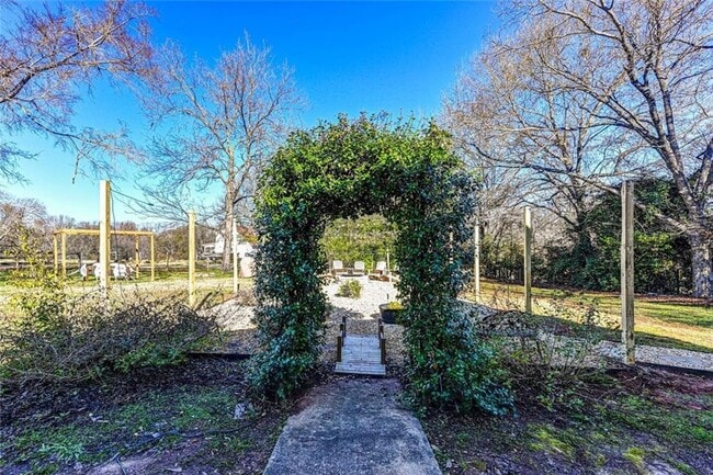 Photo - 180 Church St