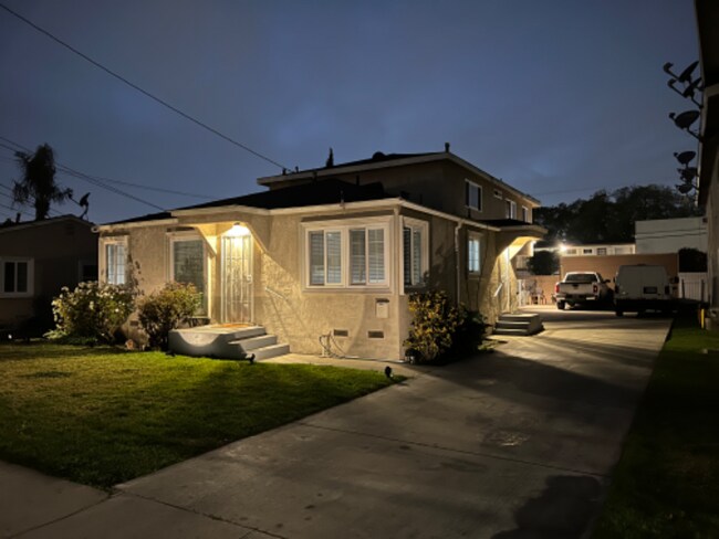 Photo - 10543 Western Ave