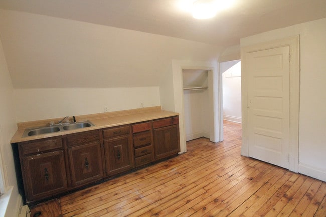 Photo - 303 West St Unit 3