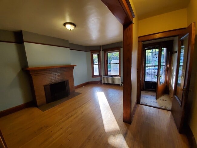 Photo - AVAILABLE DECEMBER! - 4 Bed 1.5 Bath Home! Unit 1518 1/2