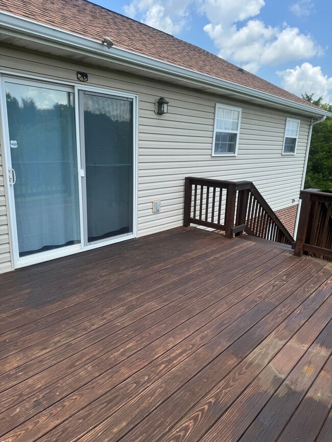 Photo - Seymour 37865 - 3 Bedroom, 2 Bath Home with a 3-Car Garage - Contact Lisa Vineyard and Shannon Ru...