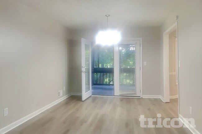 Photo - 2407 Windridge Dr NE