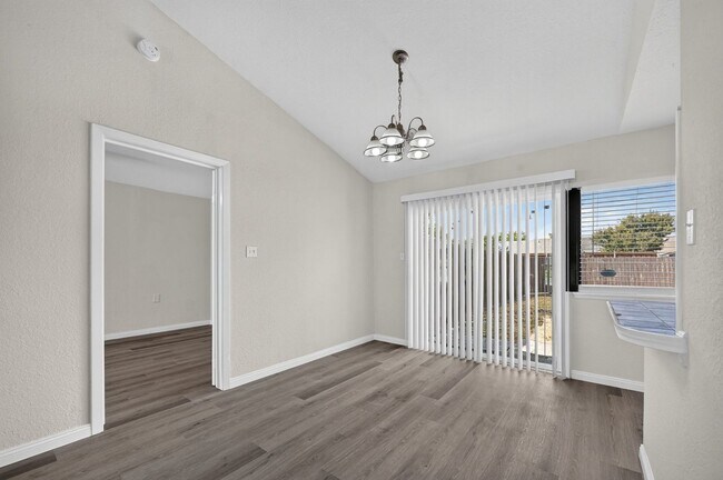 Photo - 517 Willow Oak Dr