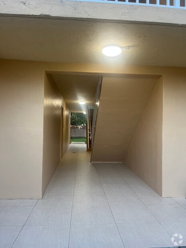 Building Photo - 4230 NW 79th Ave Unit 2D Rental