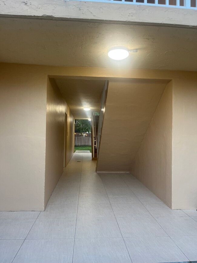 Building Photo - 4230 NW 79th Ave Unit 2D Rental