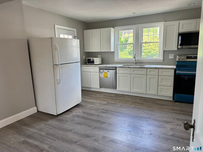 Photo - 405 Wolcott Rd