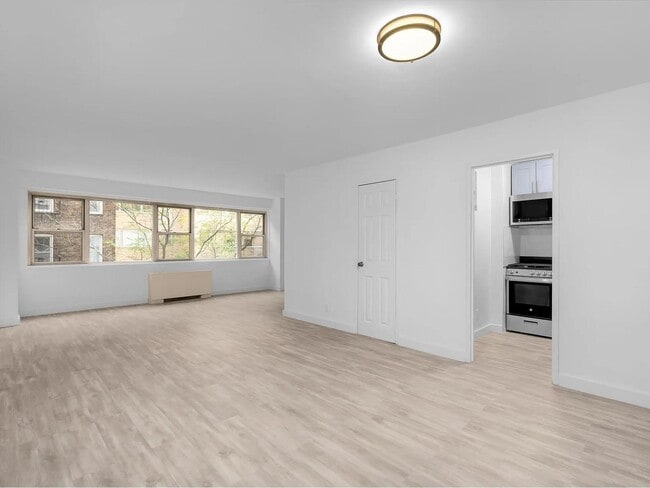 Photo - 321 E 48th St Unidad 4C