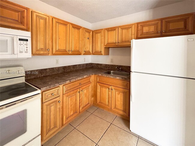 Building Photo - 8287 NE Miami Ct Unit 102