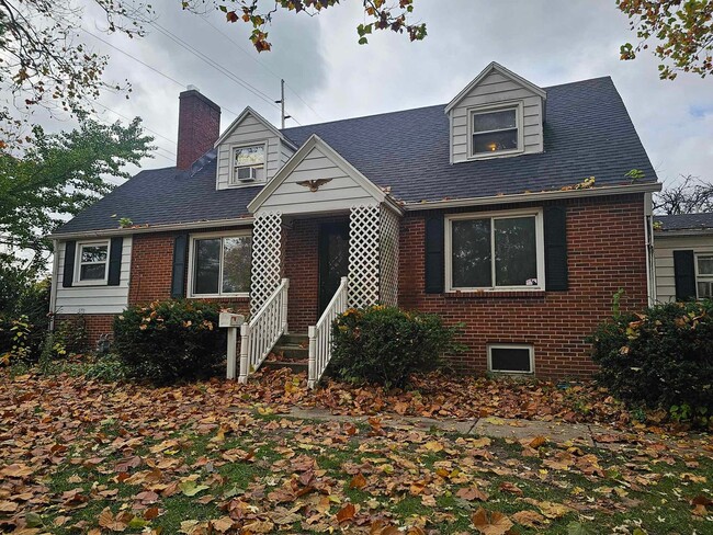 Spacious and updated single-family home! - Spacious and updated single-family home!