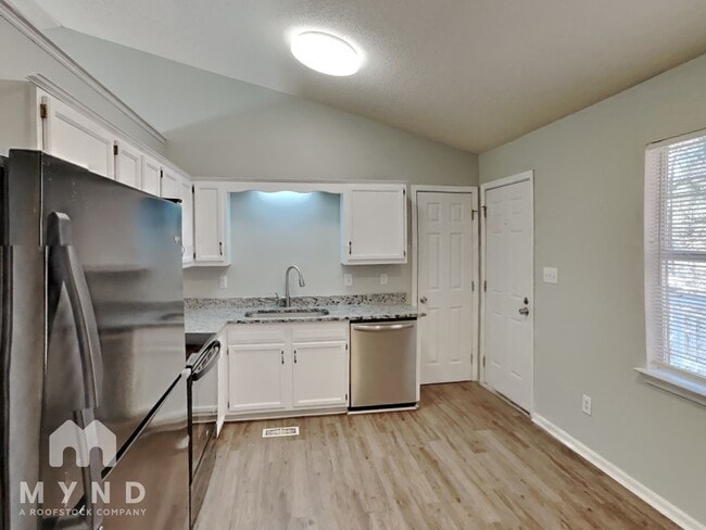 Photo - 712 14th Ave NW