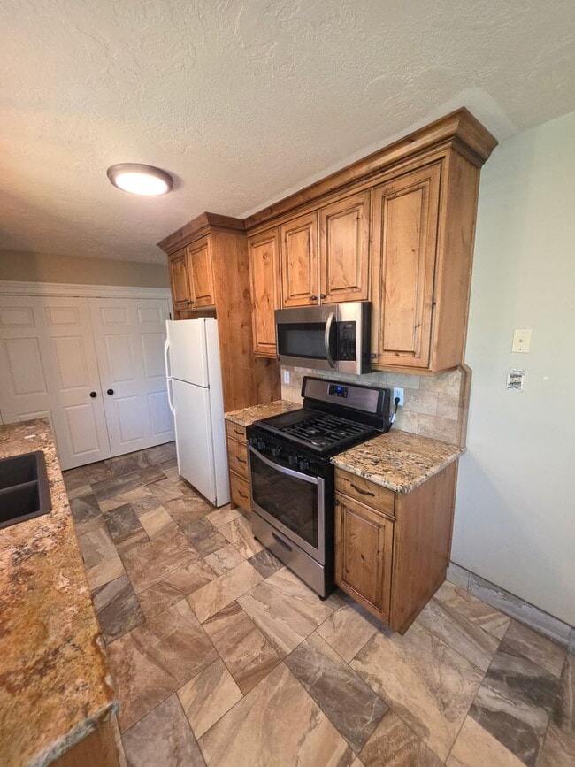 Photo - 355 Kurtwood Dr