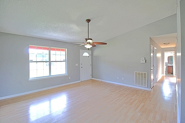 Photo - 850 Lyndsi Ln