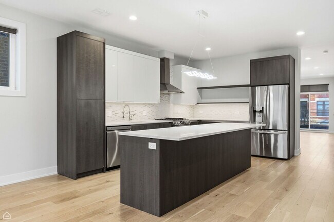 Photo - 1042 S Oakley Blvd