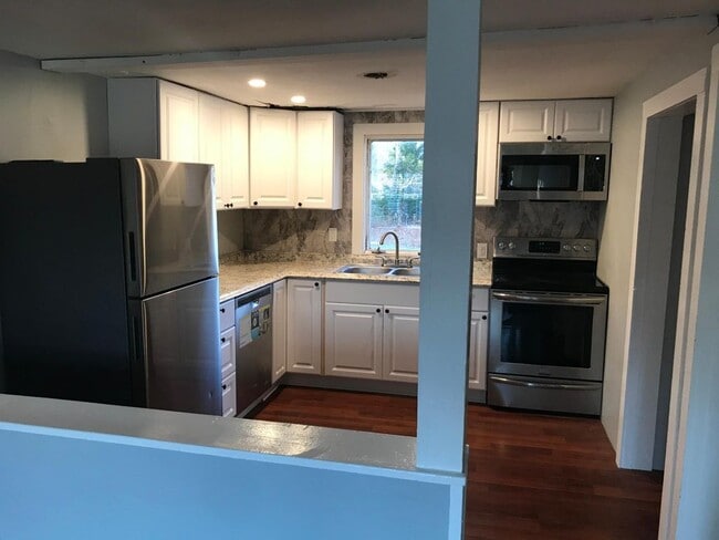 Building Photo - 13 Florence St