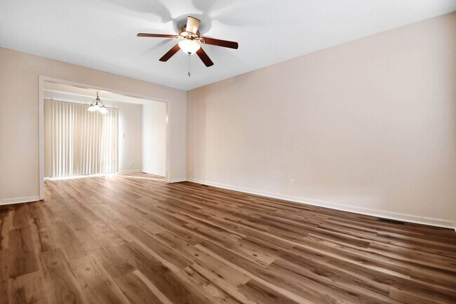 Photo - Pet Friendly Three Bedroom!