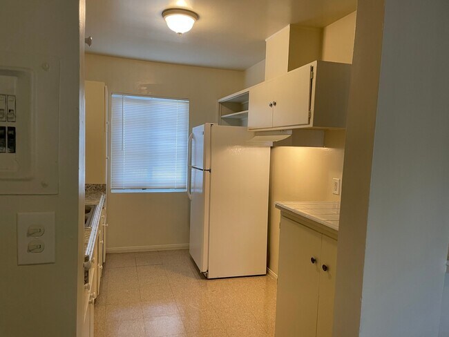 1302 E Kingsley Ave Unit 700 N. East End Ave. 19