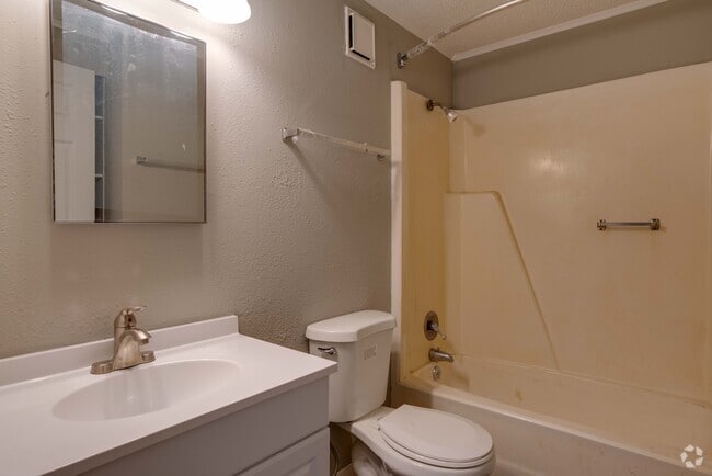 1BR, 1BA - 576SF