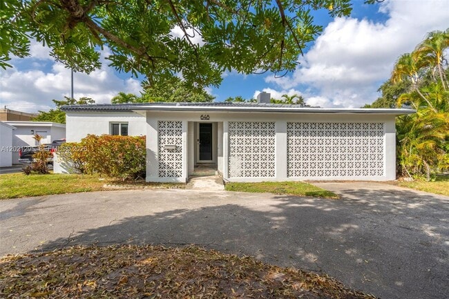 Photo - 648 South Dr