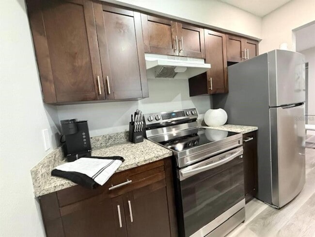 Photo - 332 Ave D SE