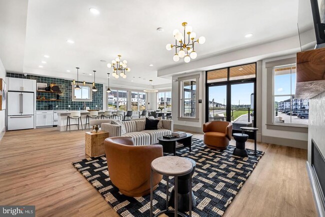1004 Admiral Ln Unit 303
