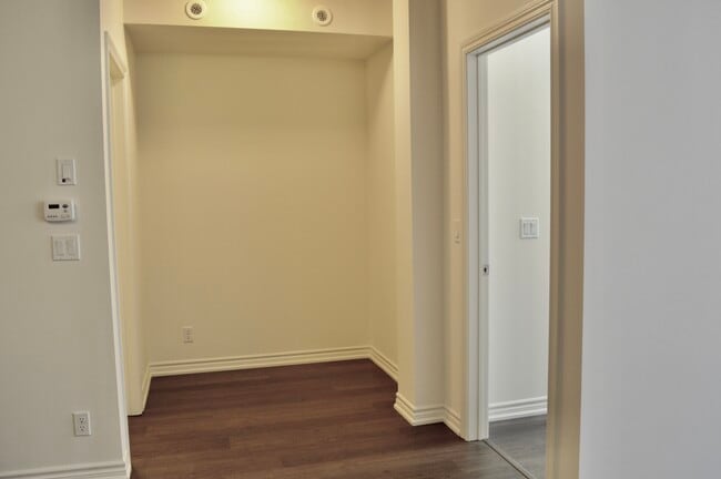 Photo - 140 Long Branch Av Unit x