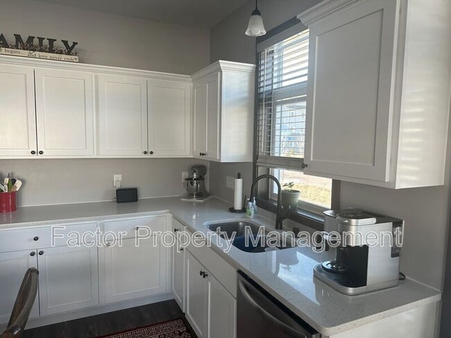 Photo - 312 Prairie Rose Trl