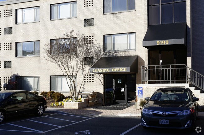 Canterbury Square Apartments