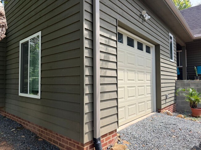1327 Gristmill Dr