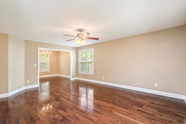 Photo - 906 E Inskip Dr Unidad Right