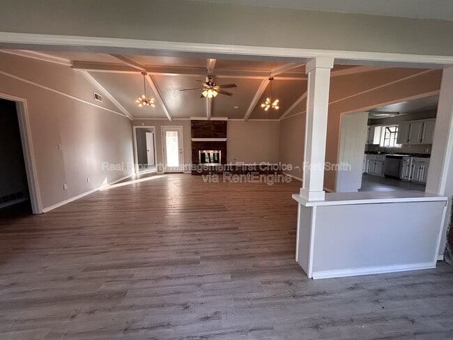 Photo - 8801 Meandering Way