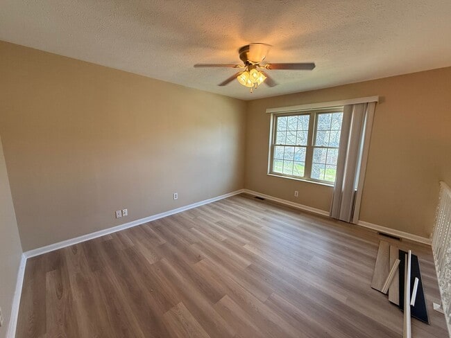 Photo - Highview..Close to Gene Snyder @ Smyrna