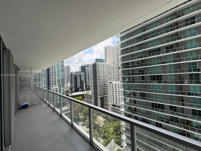 Building Photo - 1111 SW 1st Ave Unit 2015-N