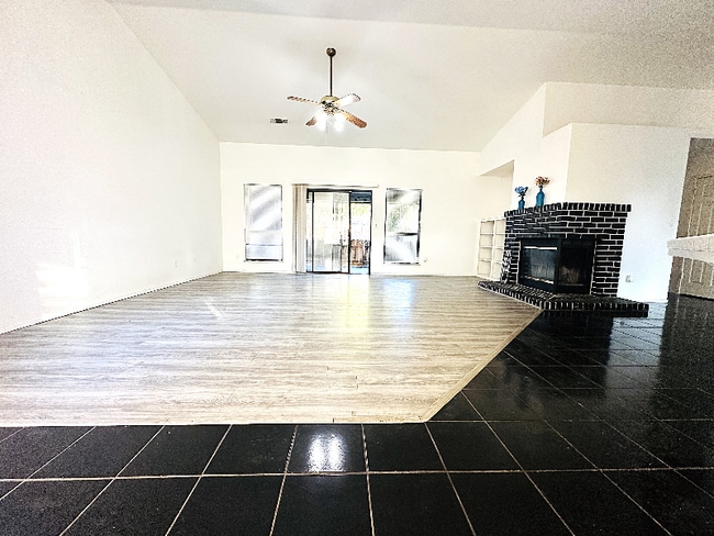 Photo - 912 Mandana Ct