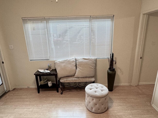 Photo - 10519 Chandler Blvd Unit B