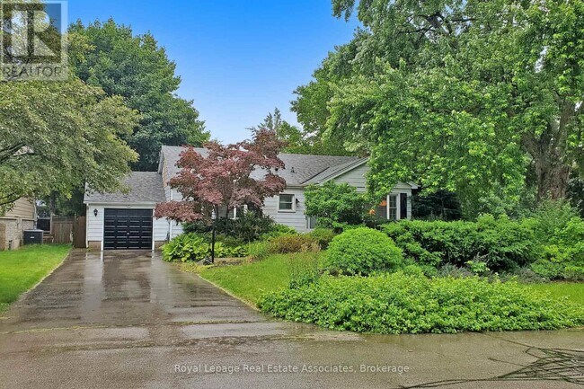 Photo - 925 Kingsway Dr