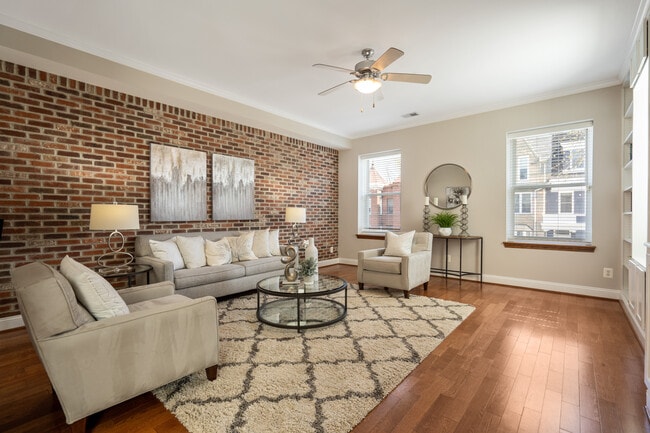 Building Photo - 3518 10th St NW Unit 3518 10th ST NW B