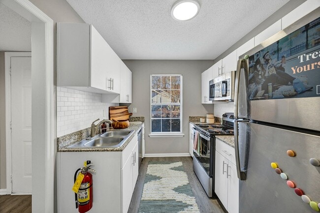 218-Enclave 425 - Model - Kitchen (2)