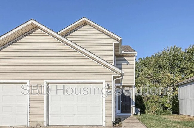 Building Photo - 106 NE Dogwood