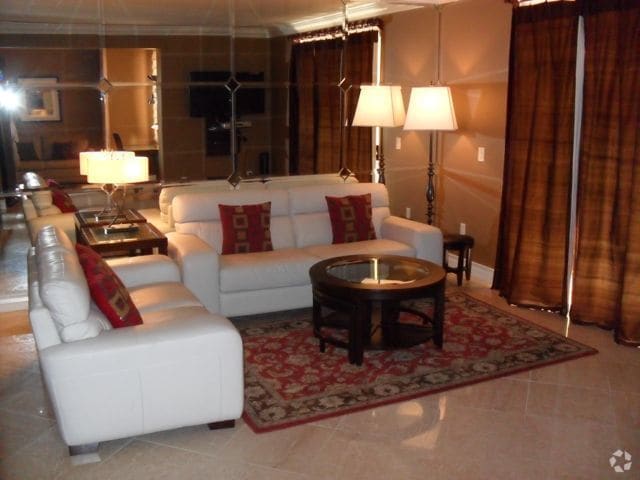 Building Photo - Meridian 2Bdr/2Bath Luxury Condo w/Den, Va...