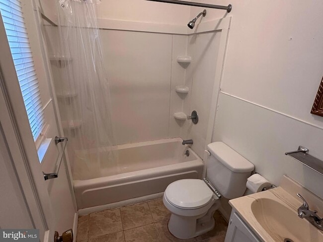 Photo - 268 Wilkes St Unit 14