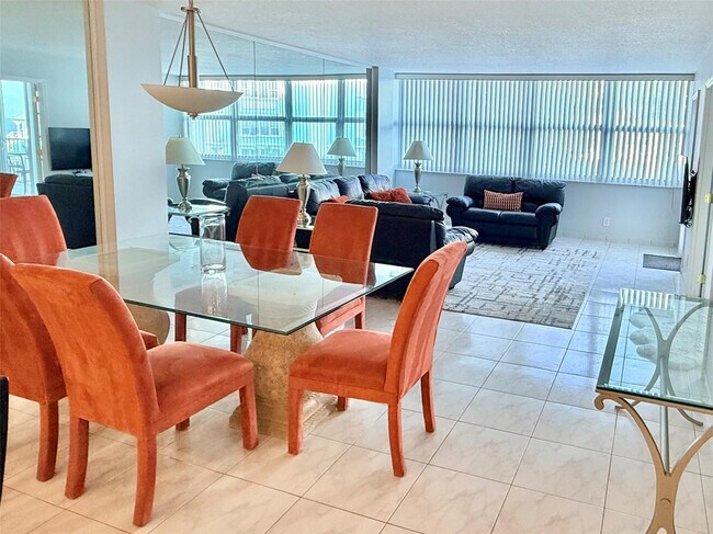 Photo - 800 SE 20th Ave Unit 203