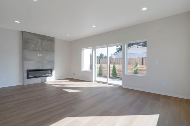 Photo - Beautiful new construction homer in Pacifi...