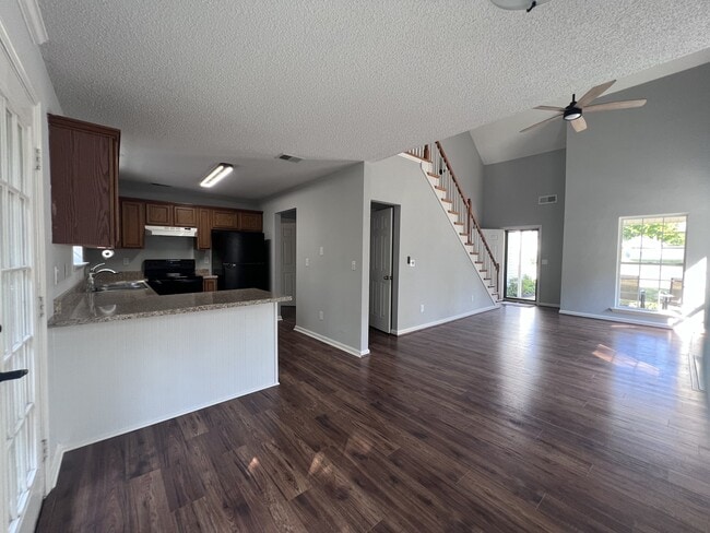 2207 Joann Dr