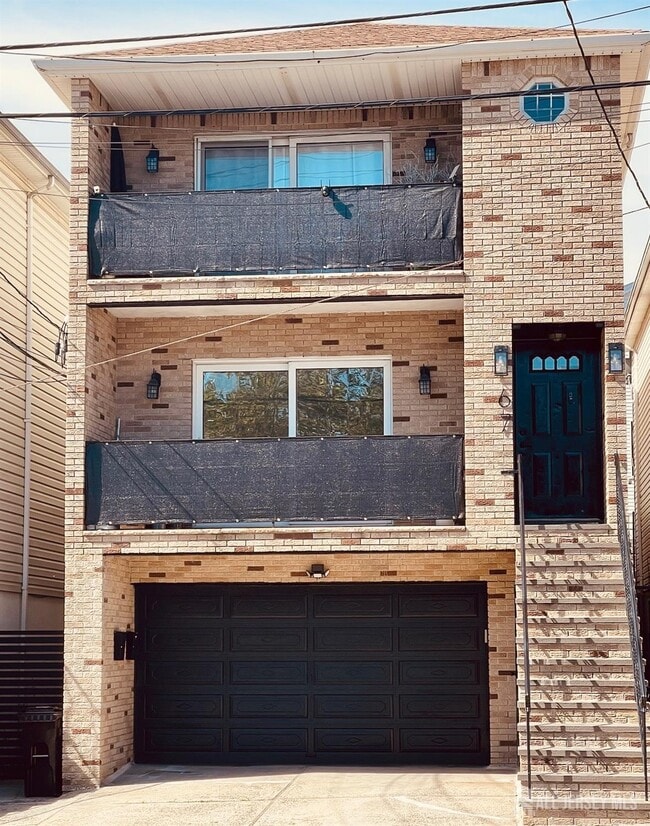 Building Photo - 67-71 71st St Unit 2
