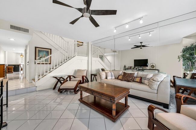 Photo - 584 SE 20th Ave Unit 2