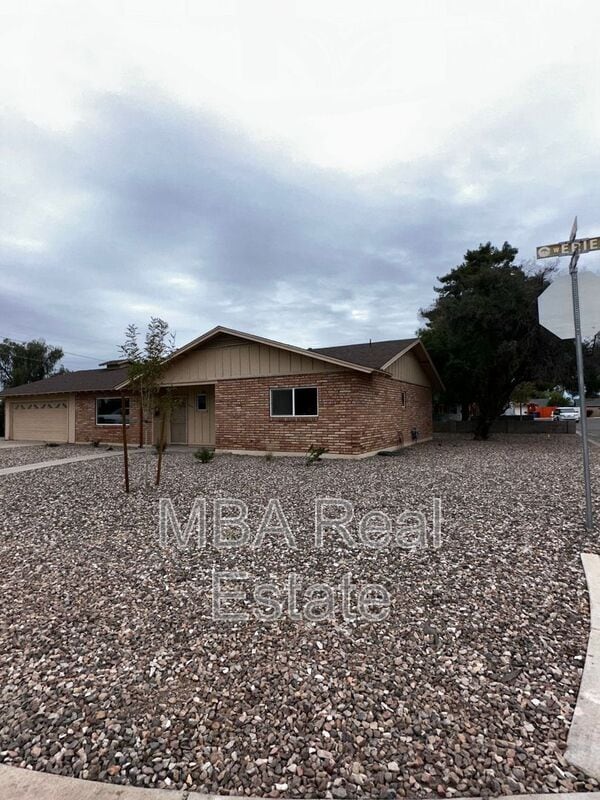 Photo - 660 W Erie St